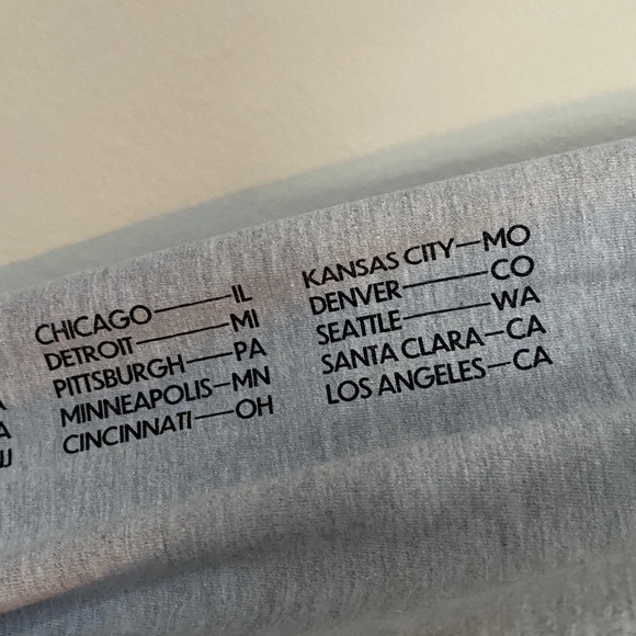 TAYLOR SWIFT 2023 ERAs Tour XL Sweatshirt. Looks new.Mostly Cotton.Date & Cities - Picture 6 of 12